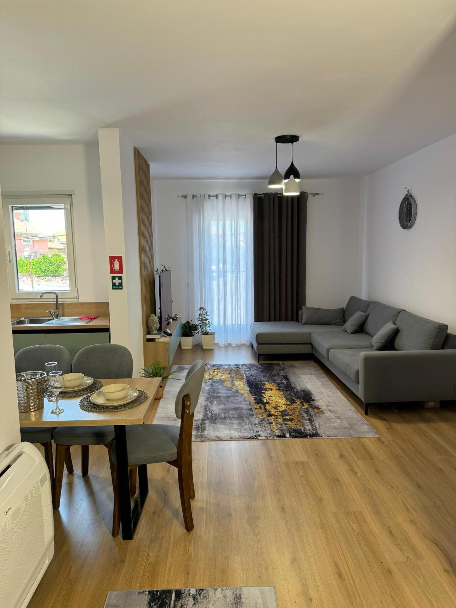Apartment In City Center Shkodër Buitenkant foto